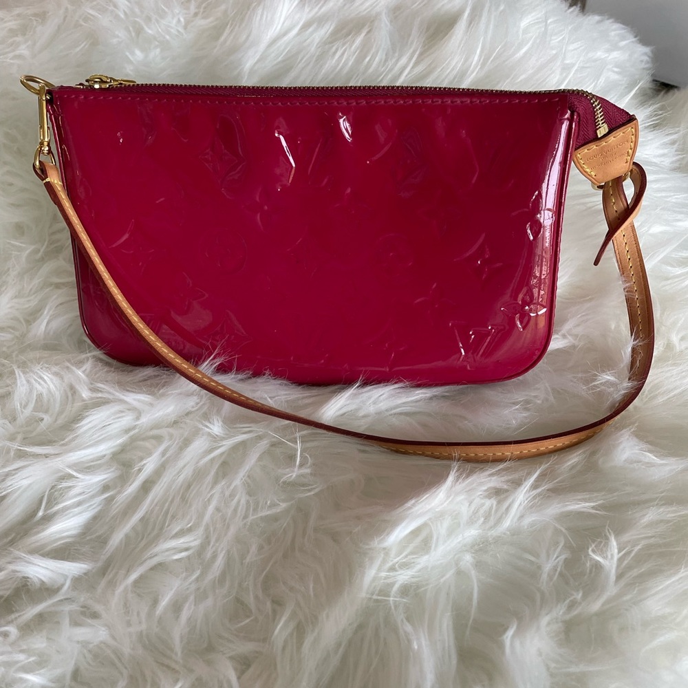 Louis Vuitton authentic Pochette Monogram patent leather